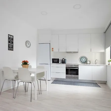 Lvg Scca - Red Apartment *